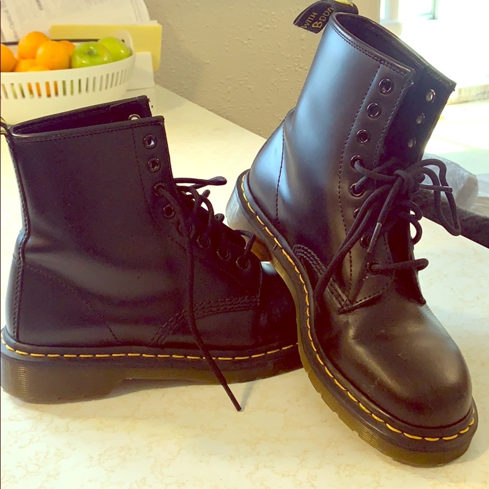 Doc Marten’s combat boots US. MENS 7.5 LADIES 8.5